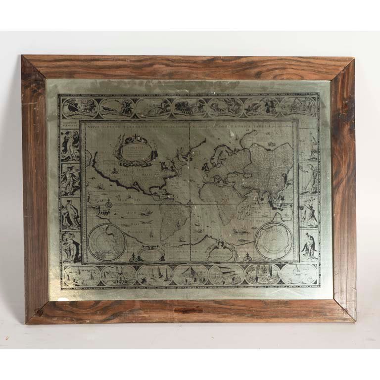 Lote siguiente: Lámina plateada con mapa antiguo en marco de madera