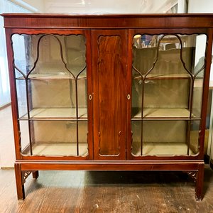 Vitrina Inglesa Antigua de Caoba con Puertas Envarilladas - imagen 2