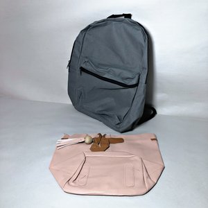 Lote de 12 Mochilas y Bolsos Variados - imagen 5