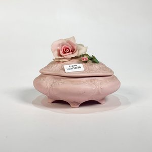Lote anterior: Cofre de Porcelana Biscuit Rosado con Rosa en Relieve y Cascaduras