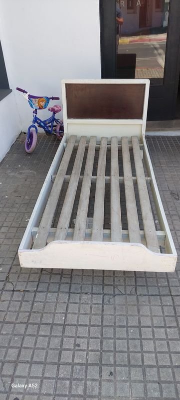 Lote anterior: Cama de caja vieja en buen estado