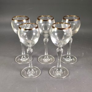 Lote siguiente: Cinco Copitas para Licor de Cristal con Borde Dorado