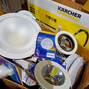 Lote de Material Eléctrico: Plaquetas Duomo, Fuentes 12V, Rotuladores, Llaves Monoblock y Más - imagen 2