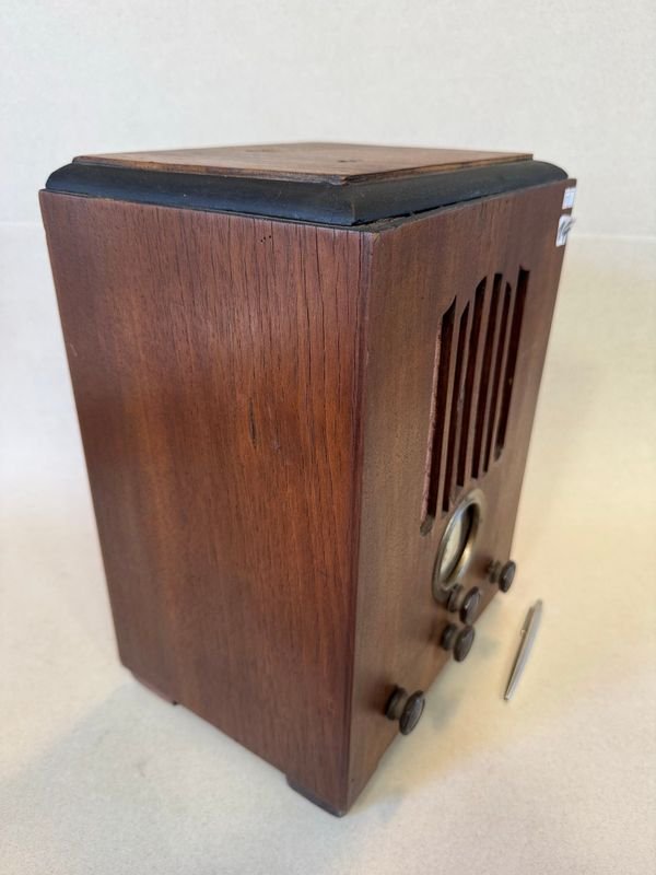 Radio de Valvula Antiguo con Caso de Madera - imagen 3