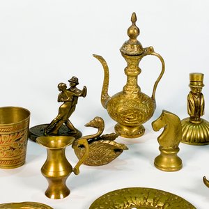 Lote de 14 piezas de bronce con motivos de aves, caballos y figuras - imagen 2