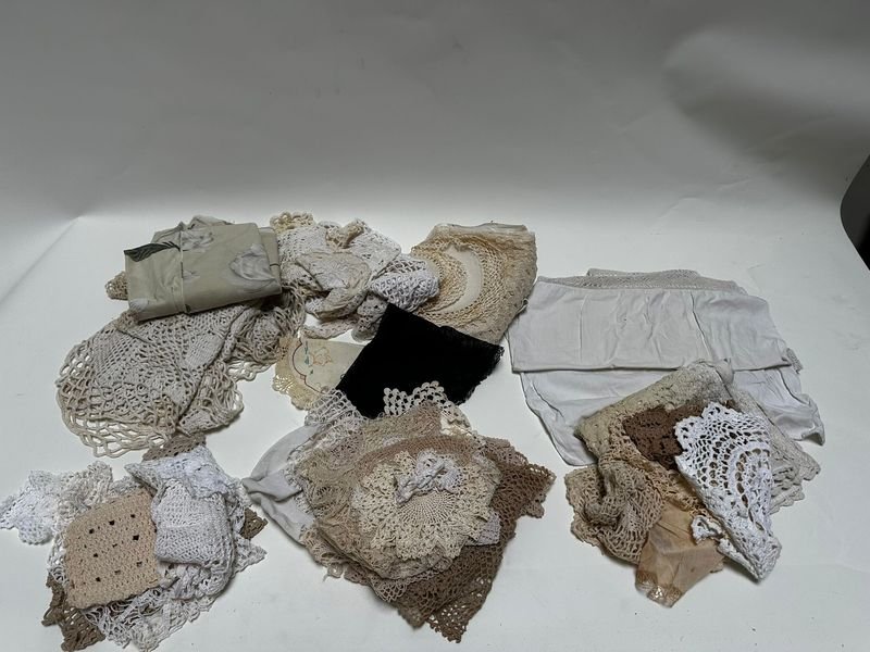 Lote de Manteles y Mantillas Tejidas Artesanales
