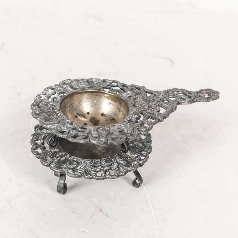 Colador de Platina con Soporte Decorado