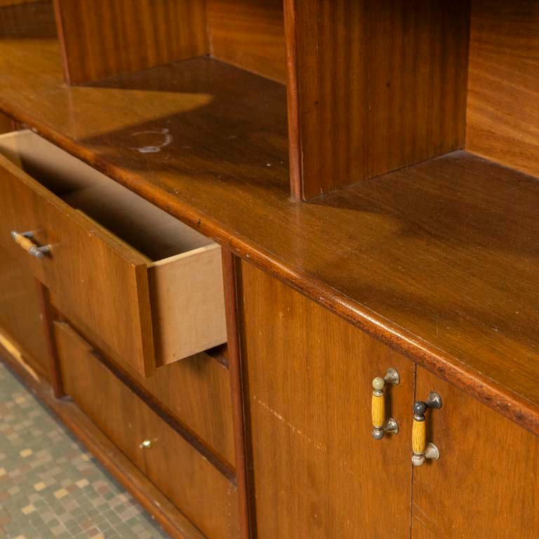 Mueble de madera con 9 puertas y tres cajones - imagen 3