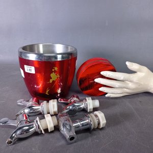Hielera Johnnie Walker Roja con 4 Canillas y Posavasos - imagen 6