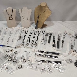 Lote de 50 Piezas de Joyería Nueva en Acero Quirúrgico: Collares, Aretes y Pulseras - imagen 2