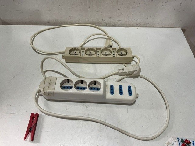Lote anterior: Conjunto de enchufes con botones azules