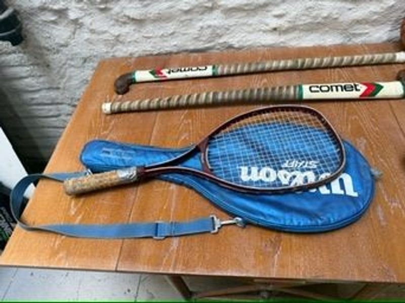 Equipamiento de hockey y raqueta de tenis - imagen 3