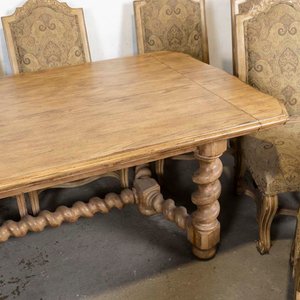 Juego de Comedor Renacimiento: Mesa de Roble Tallado con Extensiones, 8 Sillas y 2 Sillones Tapizados - imagen 3