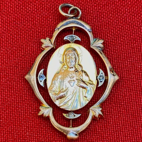 Antiguo dije de oro con Sagrado Corazón de Jesús - imagen 1