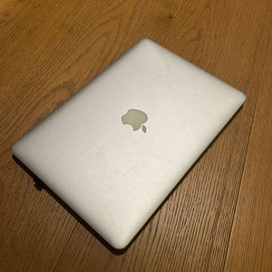 MacBook Pro 13" 2014 256GB con Detalles en Pantalla y Audio - imagen 5
