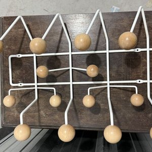 Perchero Moderno Blanco con Bolas de Madera - 14 Ganchos - imagen 2