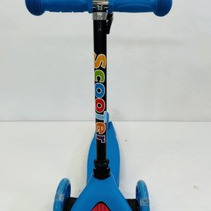 Monopatín Scooter Tres Ruedas Azul con Luces - imagen 4