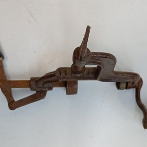 Antiguo Cargador de Cartuchos DIANA de Metal con Mangos de Madera - imagen 7