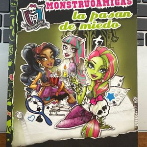 Lote anterior: Libro Las Monstruoamigas La Pasan de Miedo de Gitty Daneshvari