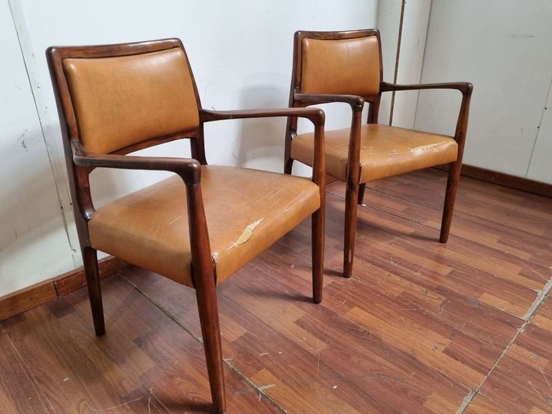 Sillas de Cuero en Buena Condición - imagen 3