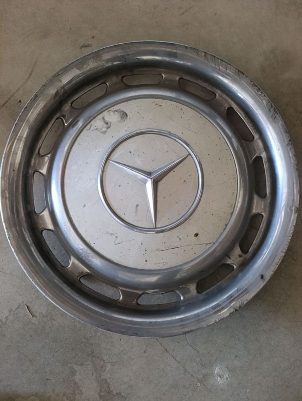 Lote anterior: Taza de metal Mercedes Benz con logo