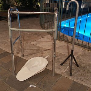 Lote anterior: Andador Plegable, Bastón de Tres Patas y Chata Plástica Ortopédica
