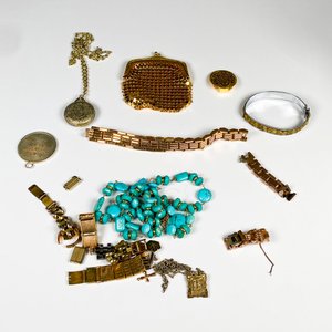 Lote de Joyería y Accesorios: Collar Turquesa, Reloj de Bolsillo, Pulseras y Monedero Dorado - imagen 2