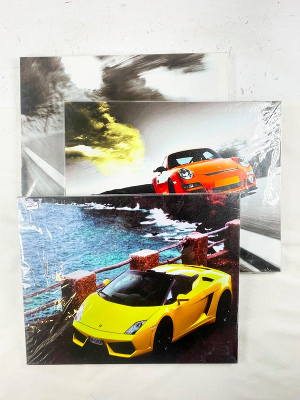 Tres Bastidores Decorativos con Motivos de Autos Deportivos