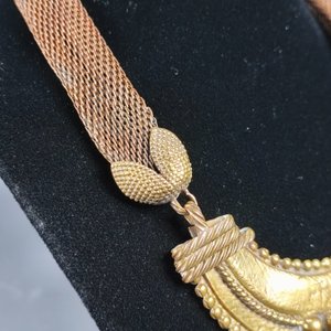 Dos Collares Artesanales: Étnico con Cuentas de Vidrio y Metal, y Diseño en Relieve - imagen 6