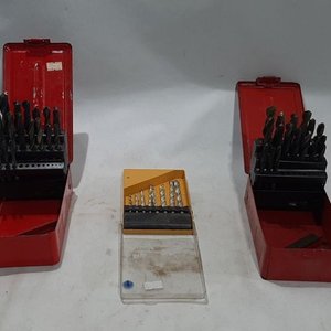 Lote siguiente: Juegos de Mechas Incompletos en Cajas de Chapa