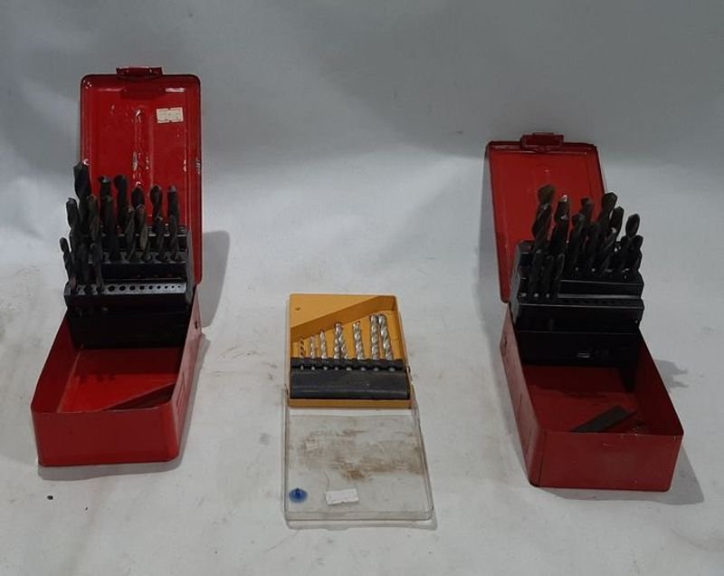 Juegos de Mechas Incompletos en Cajas de Chapa