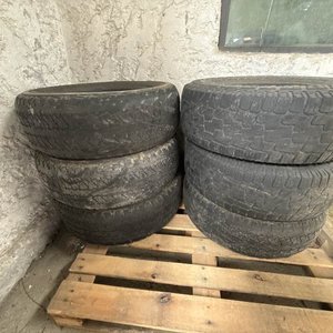 Lote siguiente: Juego de 4 Cubiertas Rodado 16