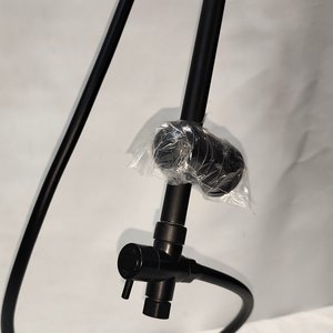 Barra de Ducha Negra con Ducha Teléfono y Cabezal Cuadrado - imagen 4