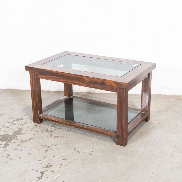 Lote siguiente: Mesa de living con tapa y estante de vidrio