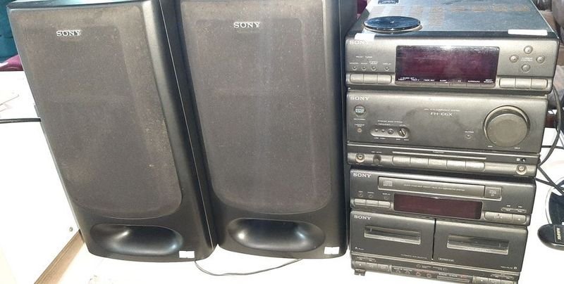 Equipo de Audio Sony Doble Cassette con Parlantes