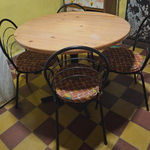 Juego de Comedor: Mesa Circular de Madera y 4 Sillas Estilo Vintage - imagen 2