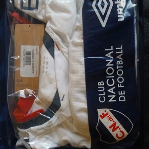 Box Set Conmemorativo "Una Vuelta Inolvidable" Luis Suárez - Club Nacional de Football (2022) Umbro XL - imagen 6