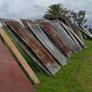 Lote siguiente: Chapas Metálicas Corrugadas y Madera para Construcción