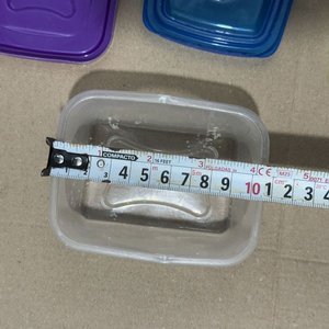 Juego de 4 recipientes plásticos apilables con tapas de colores - imagen 11