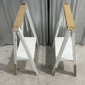 Par de Caballetes Blancos Plegables con Desgaste - imagen 4