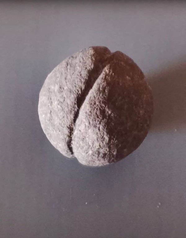 Boleadora Antigua de Piedra con Ranura Profunda - imagen 1