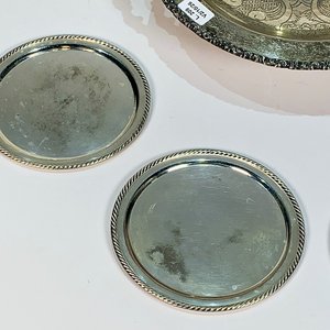 Set de 5 Piezas de Metal Compuesto: Centro de Mesa y 4 Posabotellas - imagen 2