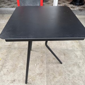 Lote siguiente: Lote #002  – Mesa de metal plegable – 60x60x72cm