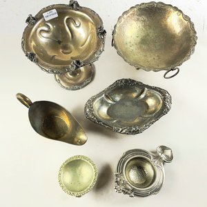 Lote de 6 piezas de metal plateado: centro de mesa, salsera, colador de té y más - imagen 2