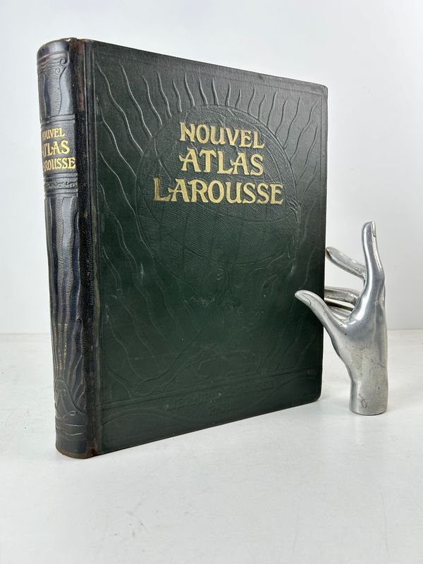 Lote siguiente: Atlas Geográfico Ilustrado Larousse
