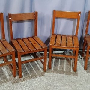 Juego de Mesa y 4 Sillas de Cocina de Madera - imagen 2