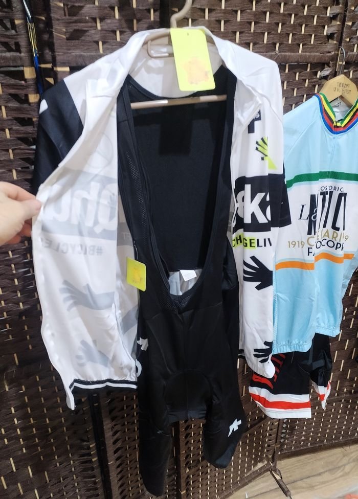 Conjuntos de deporte y bicicleta en venta - imagen 3