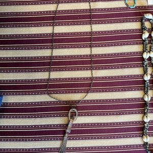 Lote Surtido de Collares, Aretes, Broches y Anillos con Caja - imagen 30