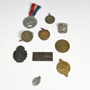 Diez Medallas y Monedas Varias de Colección - imagen 2