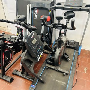Lote de Caminadoras y Bicicletas de Gimnasio con Detalles - imagen 5